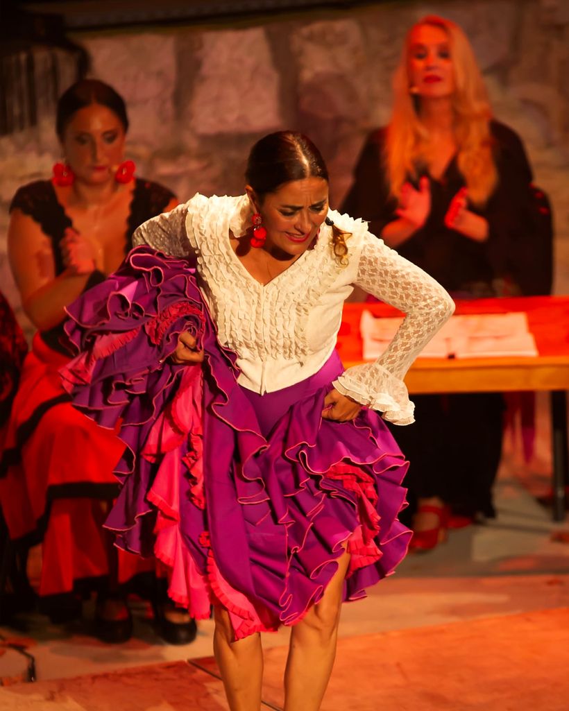 Sara Moha, bailaora flamenca, bata de cola